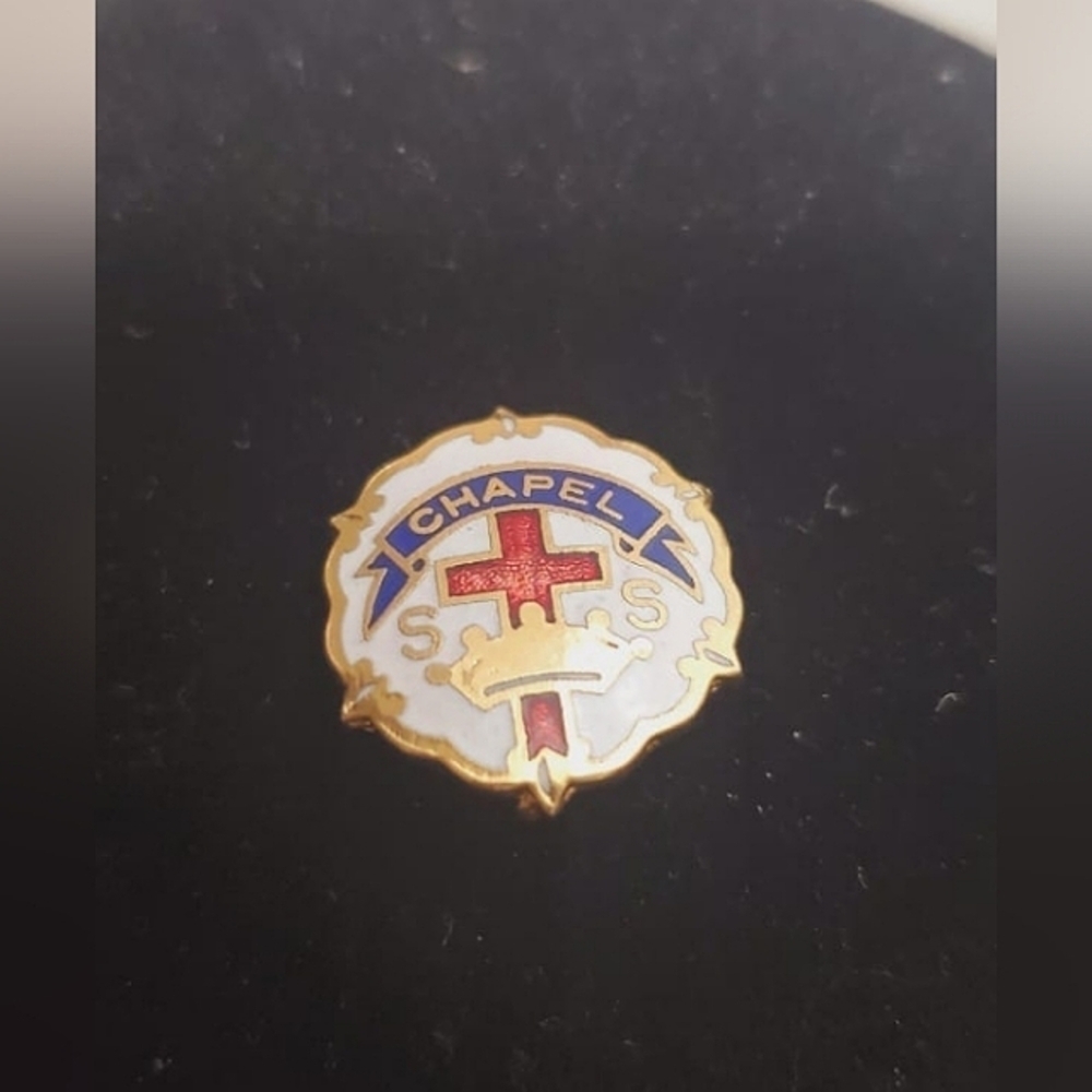 pin back vintage Baptist crown cross S S red white and blue with gold badge. 🌴